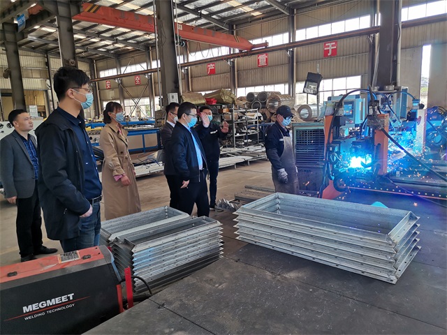 領(lǐng)導(dǎo)視察 (1)