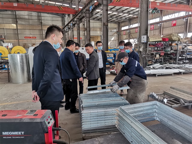 領(lǐng)導(dǎo)視察 (4)